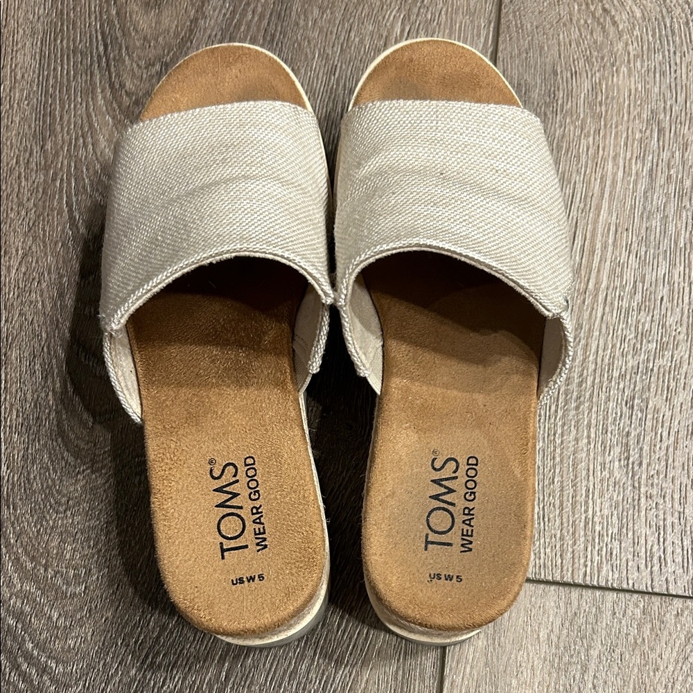 TOMS Women's Tan Mules - Picture 3 of 4